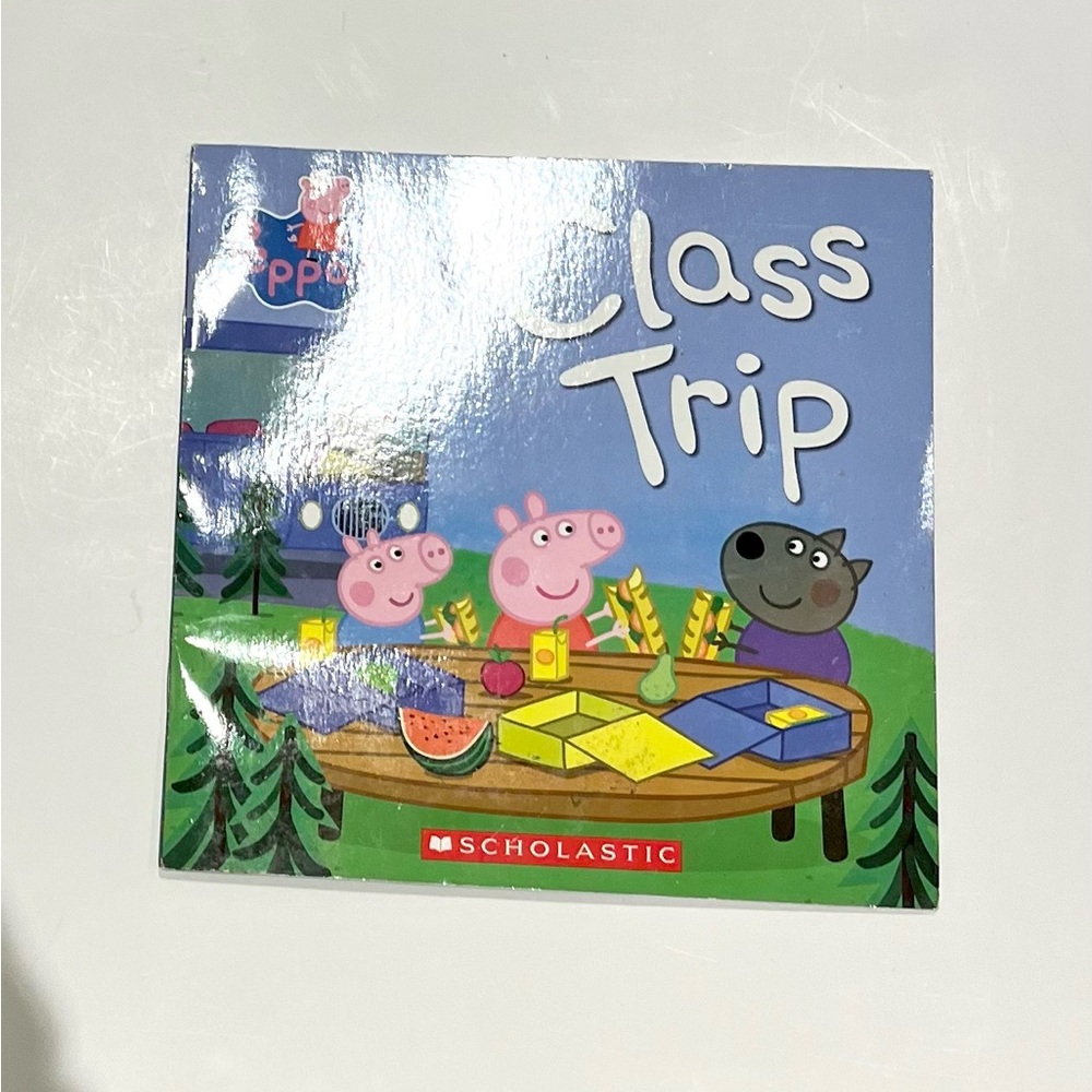Scholastic Peppa Pig Class Trip Book - Blue Cover